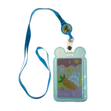 На фото 1 - Бейдж для пропуска с рулеткой и лентой, цвет голубой На фото 1 - Бейдж для пропуска с рулеткой и лентой, цвет голубой