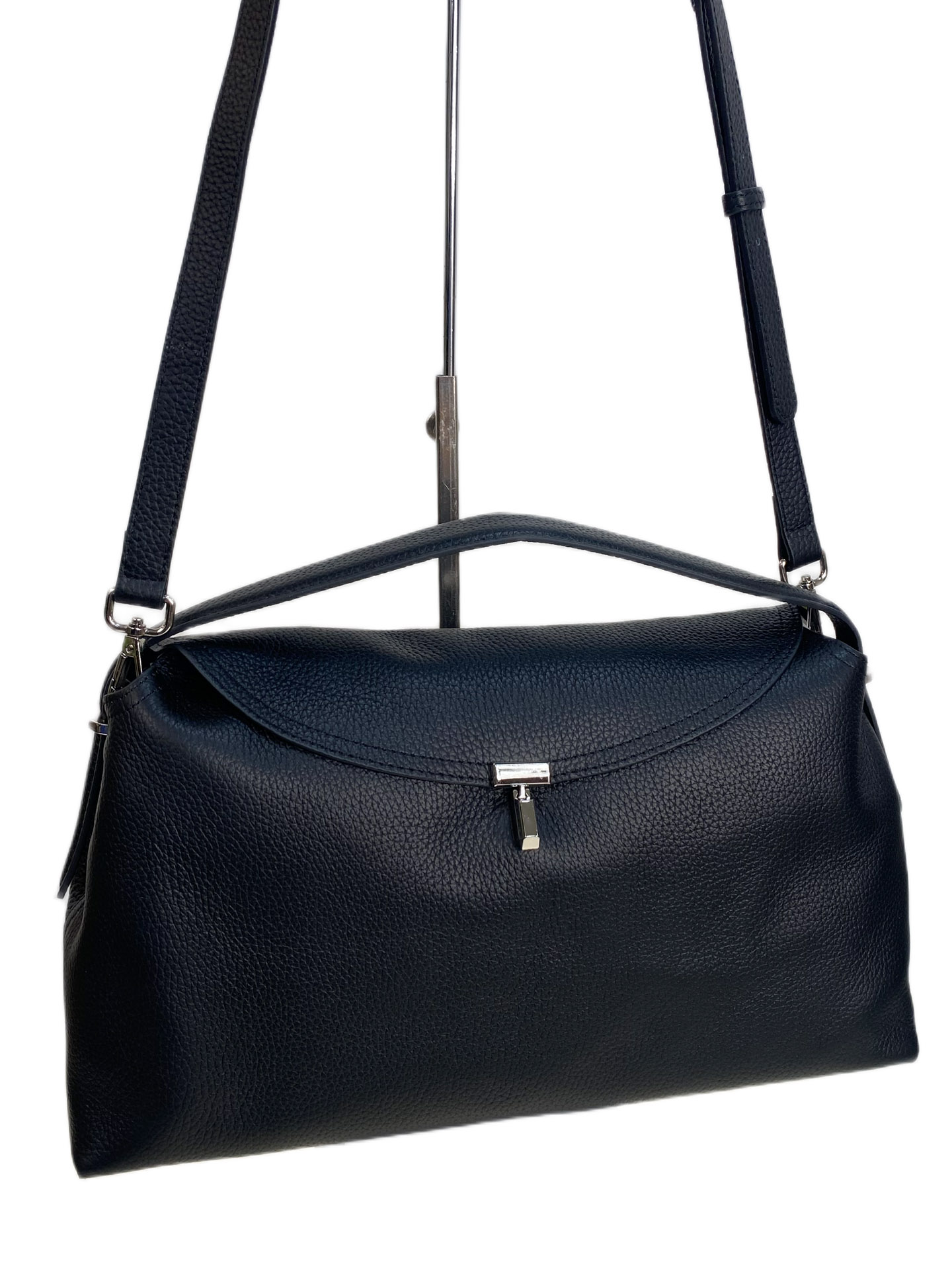 На фото 1 - Женская сумка из натуральной кожи, цвет черный