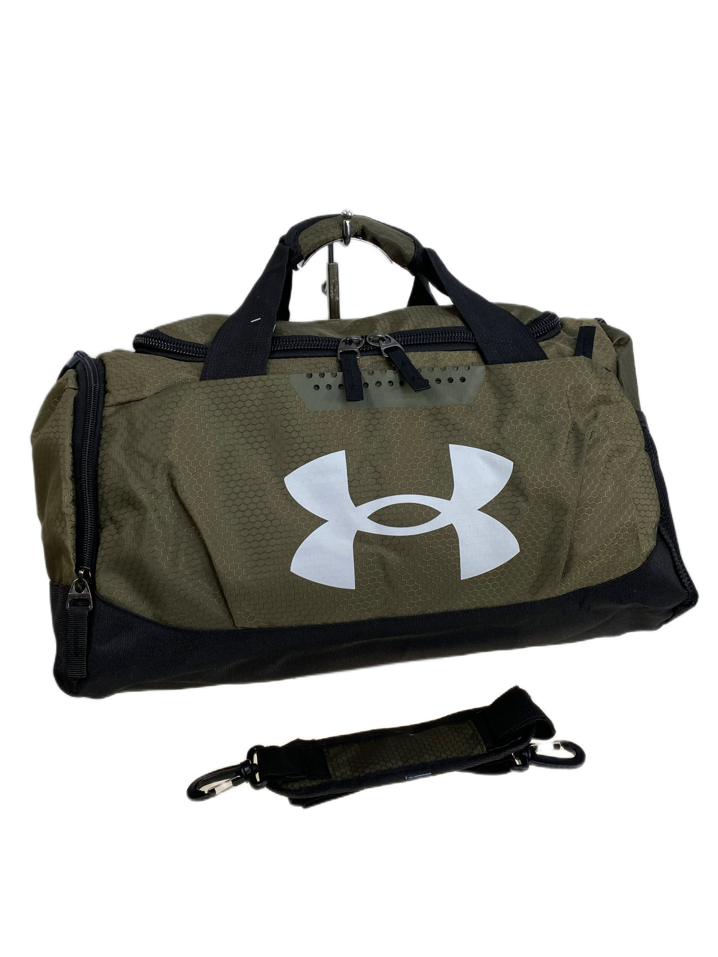 На фото 1 - Дорожная сумка из текстиля  с принтом, цвет зеленый