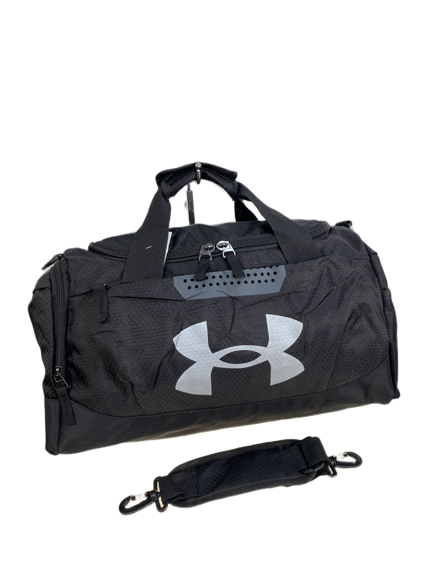 На фото 1 - Дорожная сумка из текстиля  с принтом, цвет черный