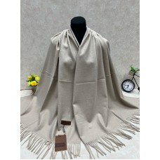 На фото 1 - Мягкий палантин из шерсти, цвет бежевый На фото 1 - Мягкий палантин из шерсти, цвет бежевый