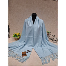 На фото 1 - Тёплый палантин, цвет светло голубой На фото 1 - Тёплый палантин, цвет светло голубой