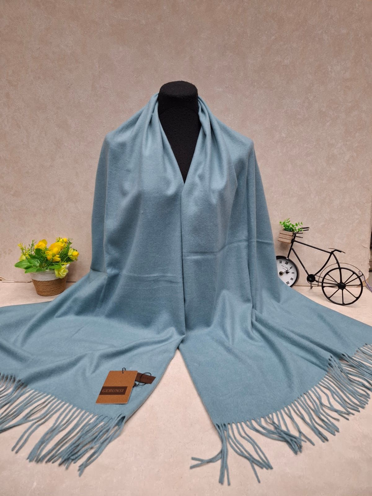 На фото 1 - Тёплый палантин, цвет бирюзовый