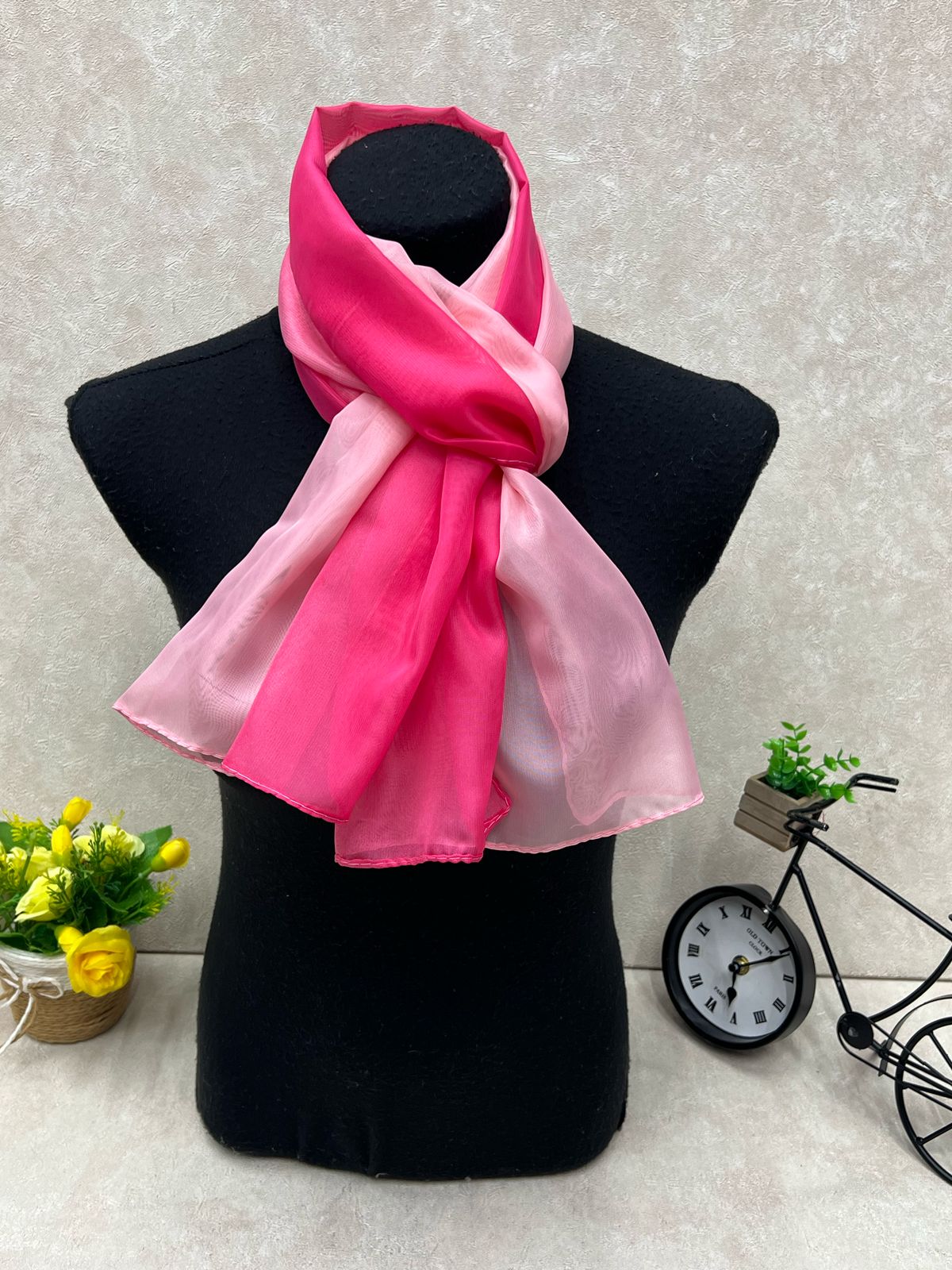 На фото 1 - Платок из шифона мультицвет