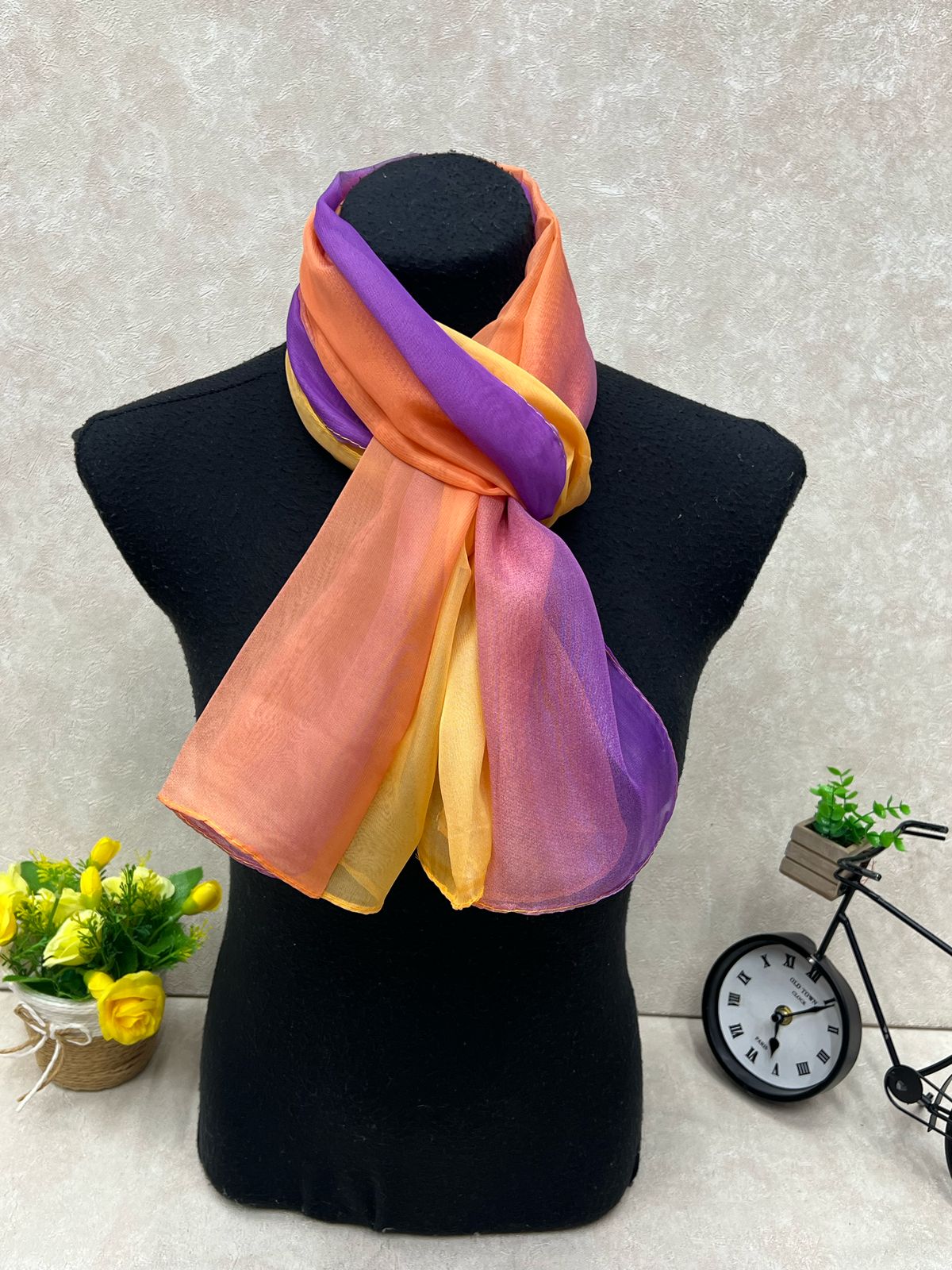 На фото 1 - Платок из шифона мультицвет