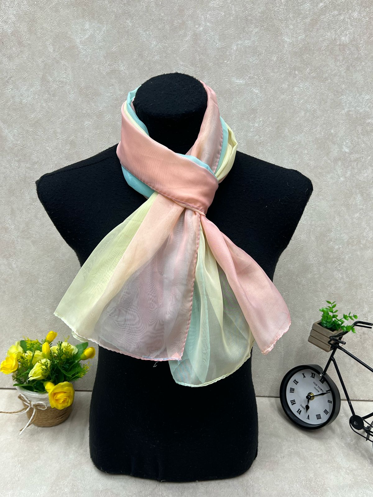 На фото 1 - Платок из шифона мультицвет