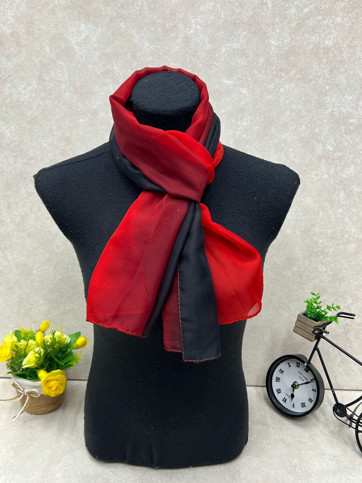 На фото 1 - Платок из шифона мультицвет