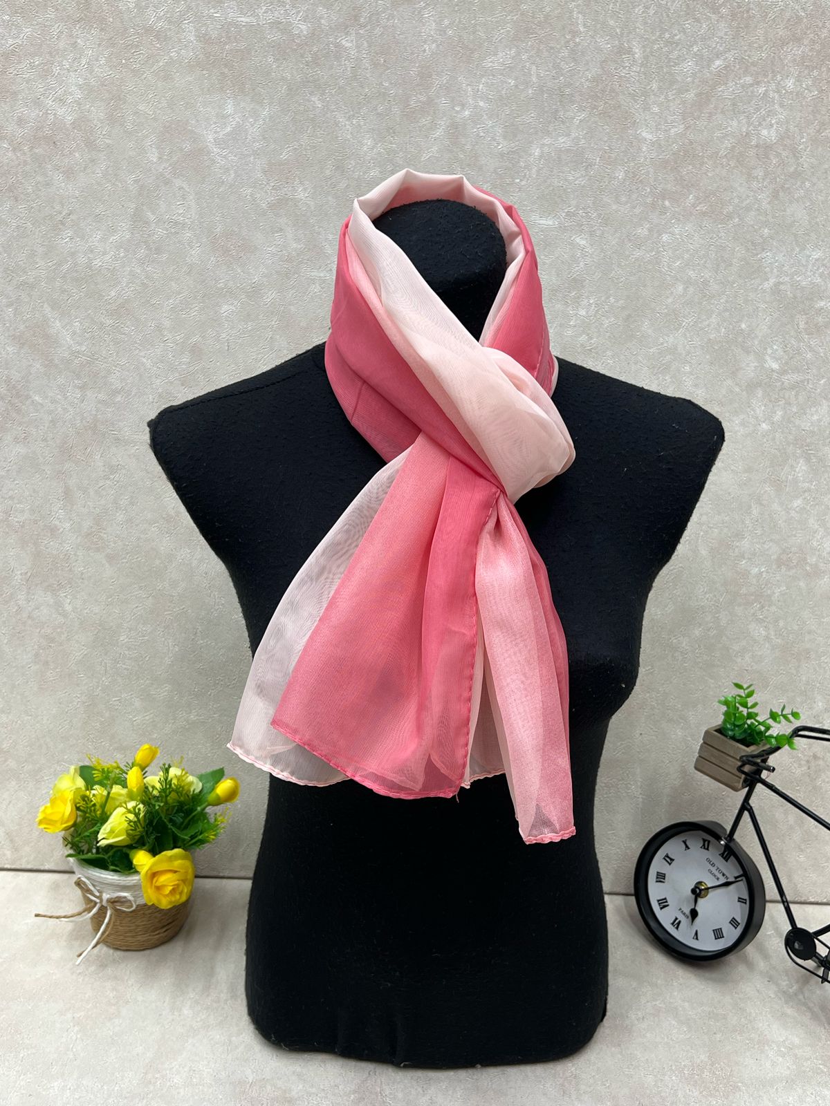 На фото 1 - Платок из шифона мультицвет