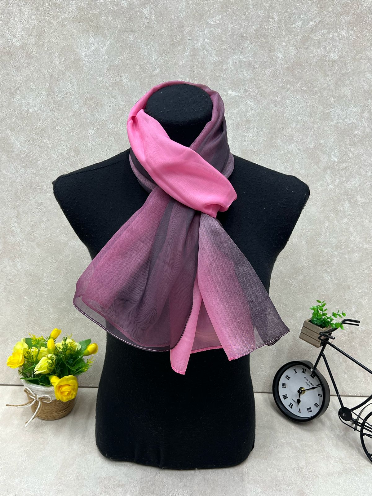 На фото 1 - Платок из шифона мультицвет