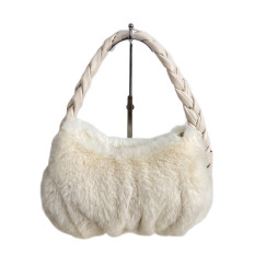 На фото 2 - Женская сумка из искусственного меха, цвет молочный