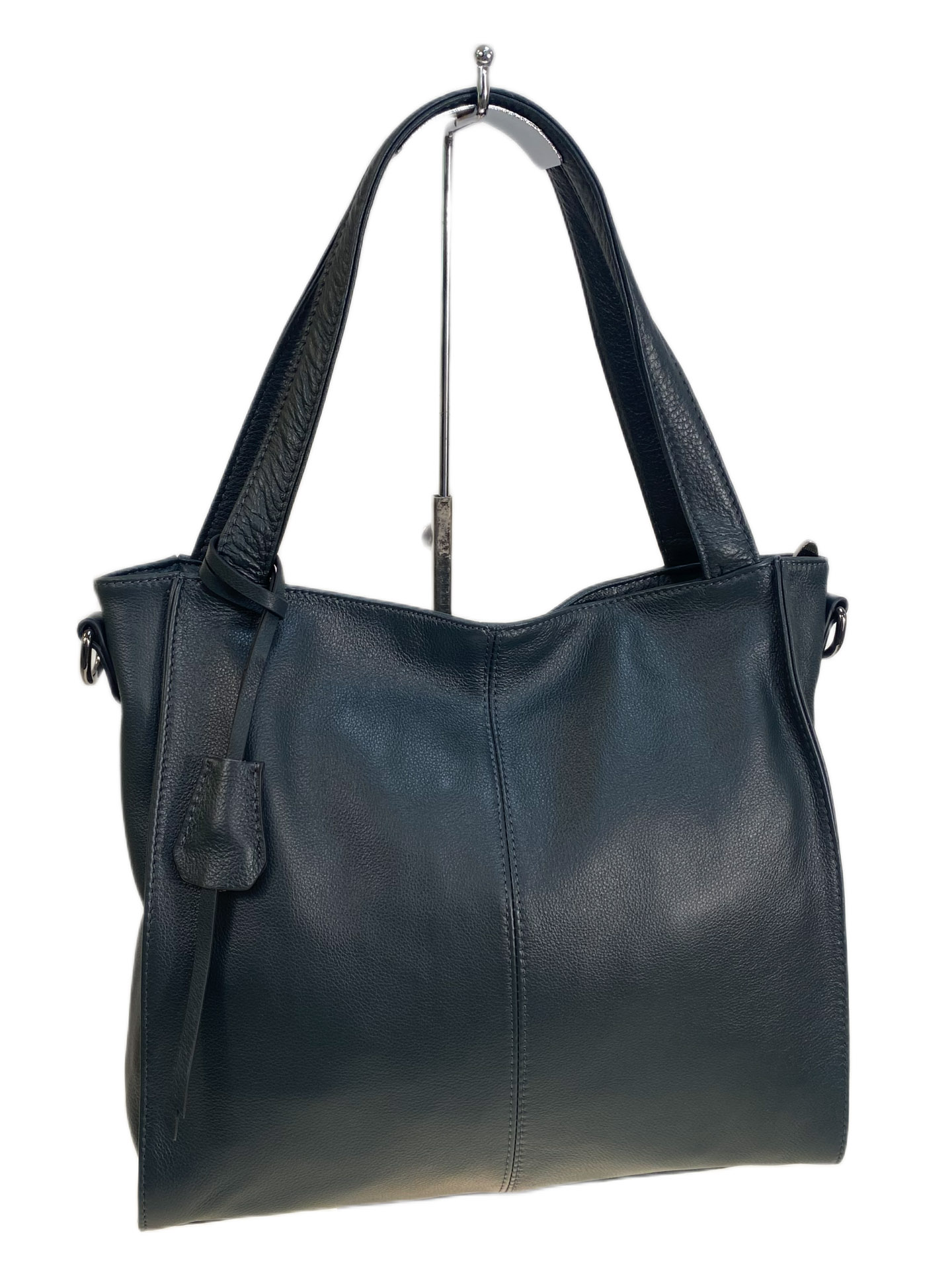 На фото 1 - Женская сумка из натуральной кожи, цвет серый