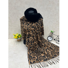 На фото 1 - Мягкий палантин из кашемира с норковым воротником мультицвет