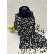 На фото 1 - Мягкий палантин из кашемира с норковым воротником мультицвет