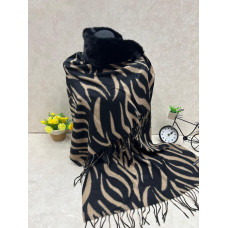 На фото 1 - Мягкий палантин из кашемира с норковым воротником мультицвет