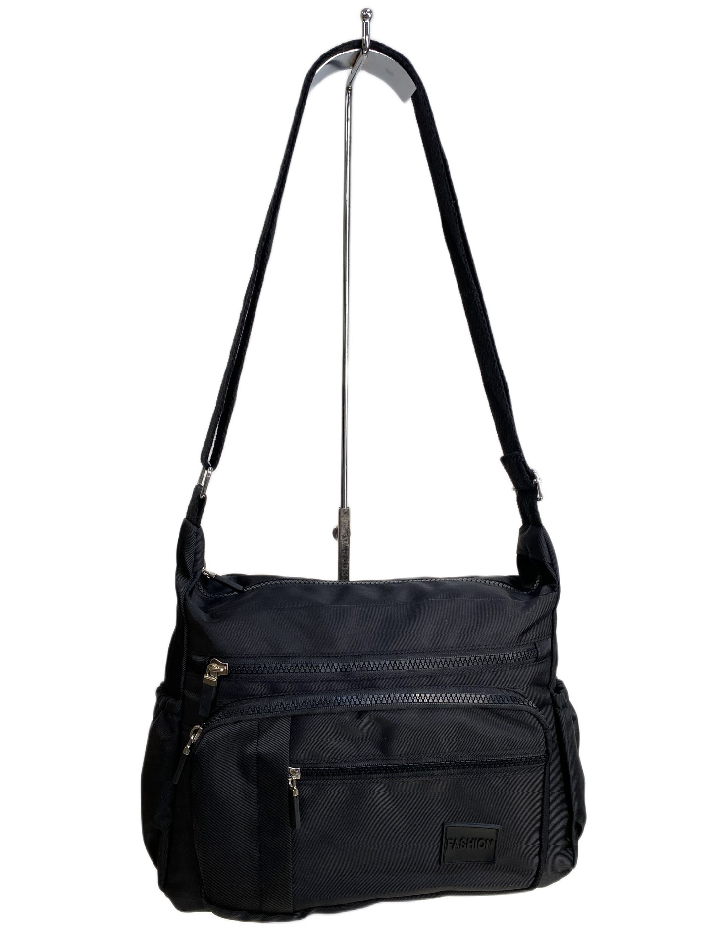 На фото 1 - Женская cумка из текстиля, цвет черный