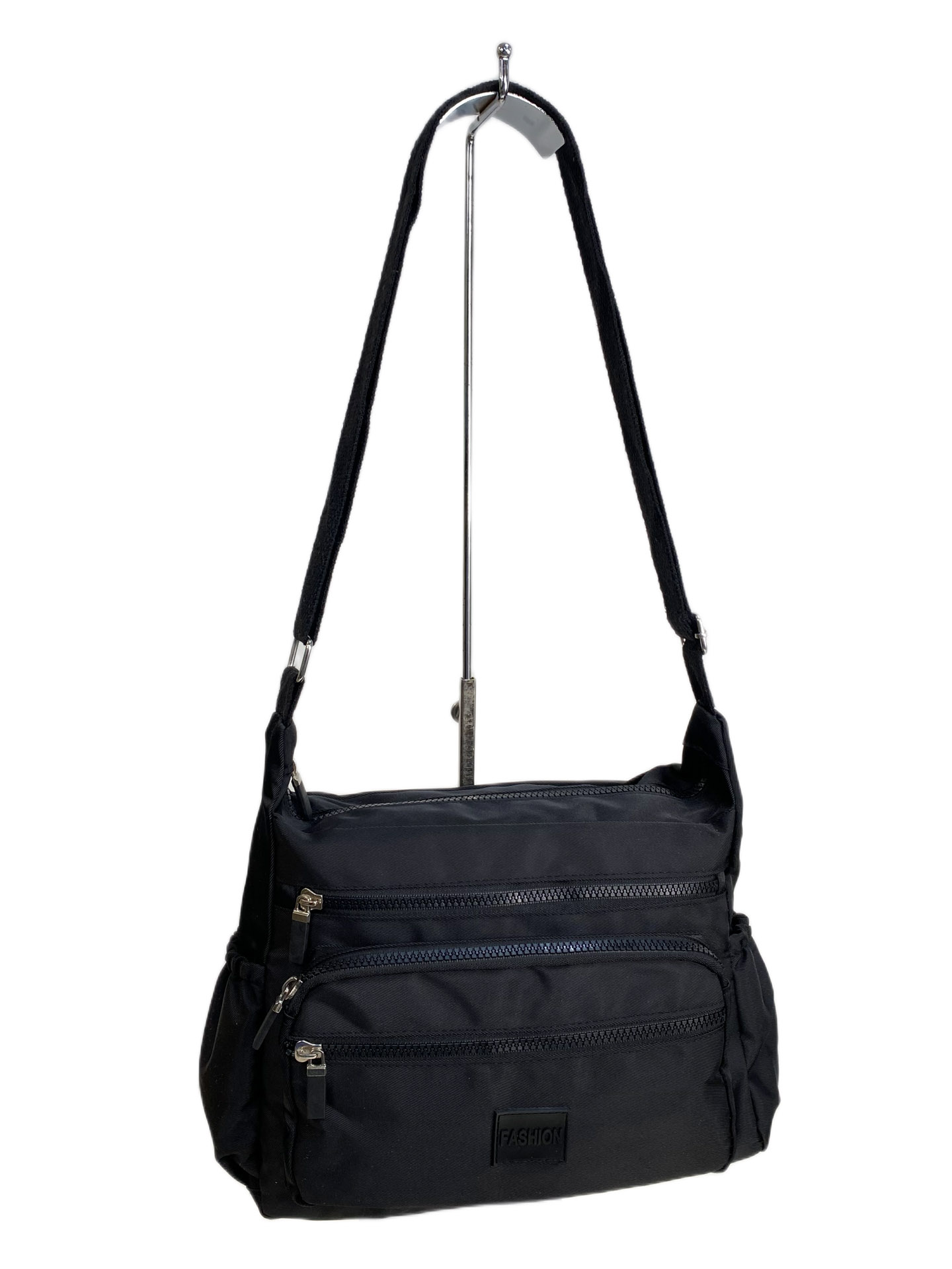 На фото 1 - Женская cумка из текстиля, цвет черный