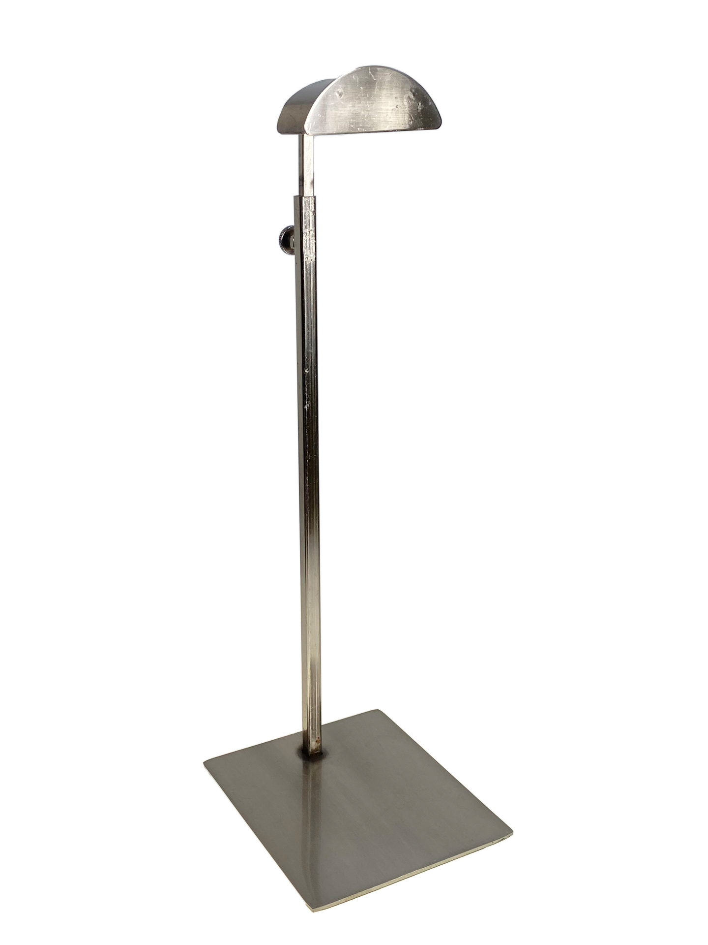 На фото 1 - Стойка для показа сумок, цвет серебристый