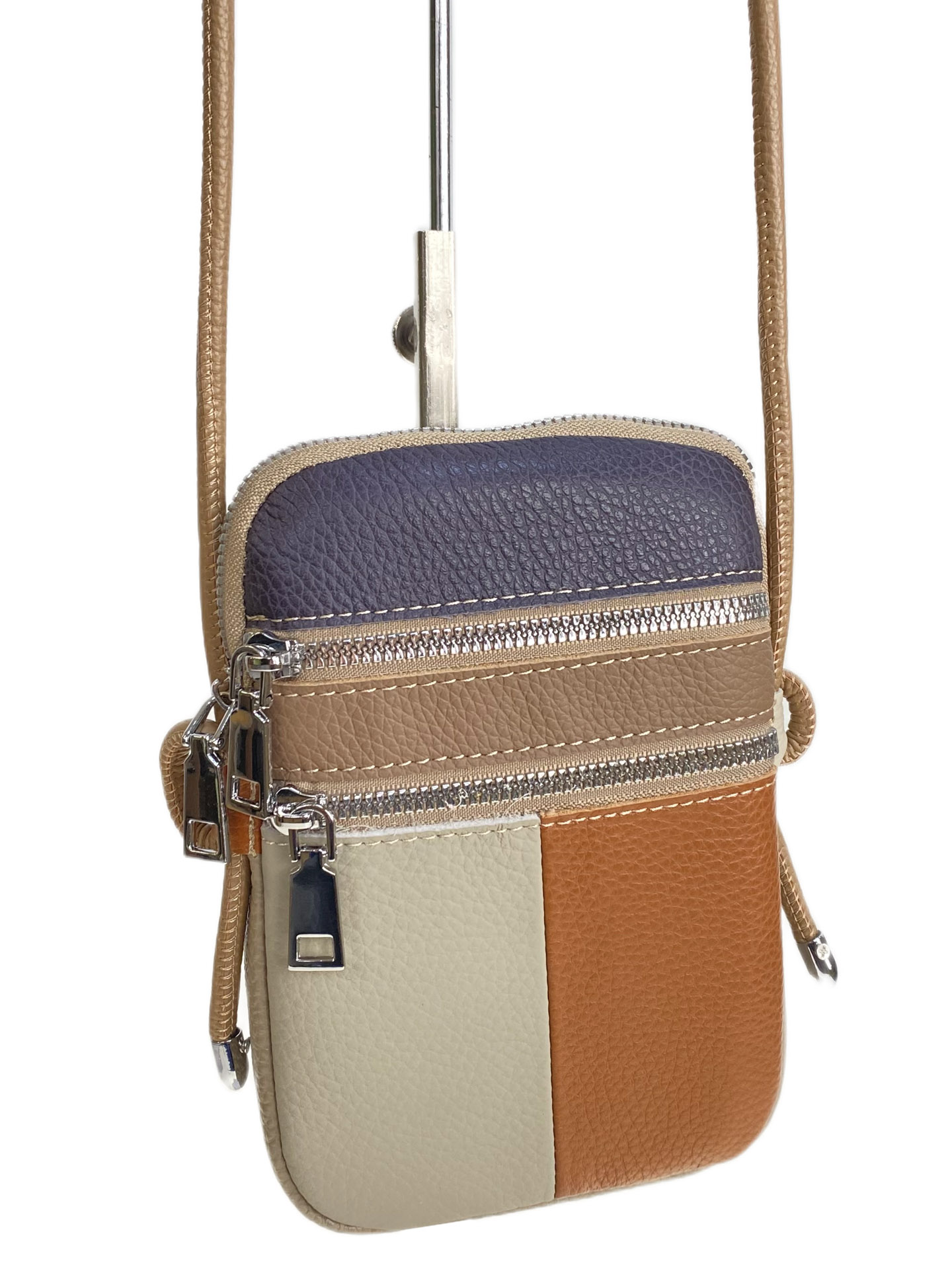 На фото 1 - Женская сумка из натуральной кожи, цвет  мультицвет