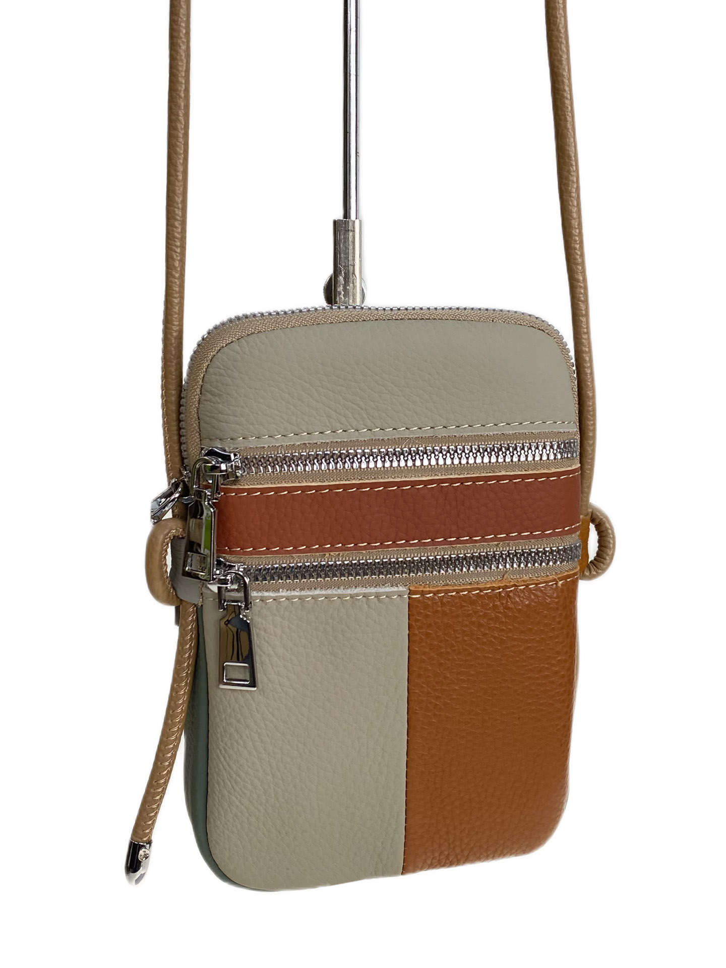 На фото 1 - Женская сумка из натуральной кожи, цвет  мультицвет