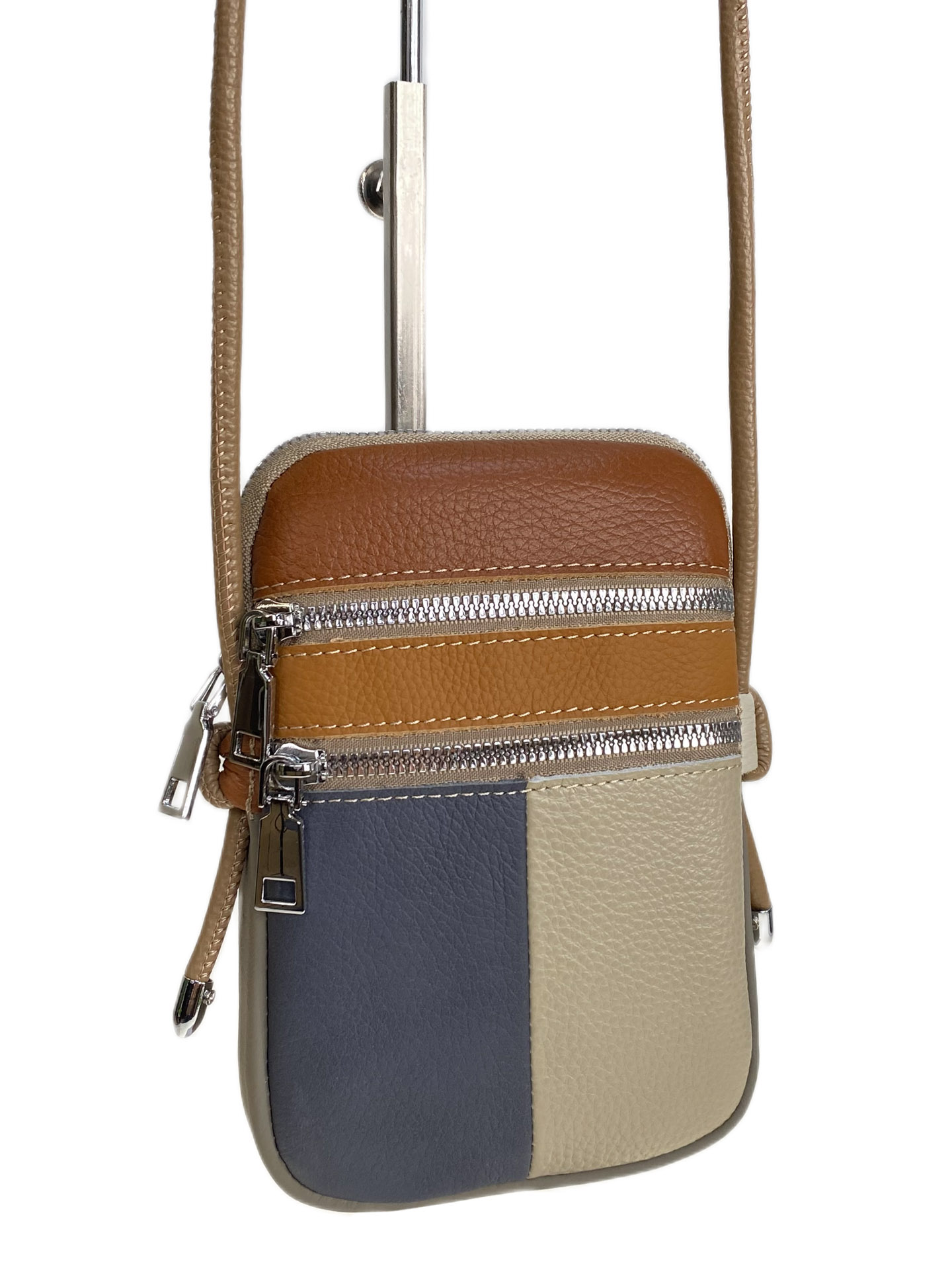 На фото 1 - Женская сумка из натуральной кожи, цвет  мультицвет