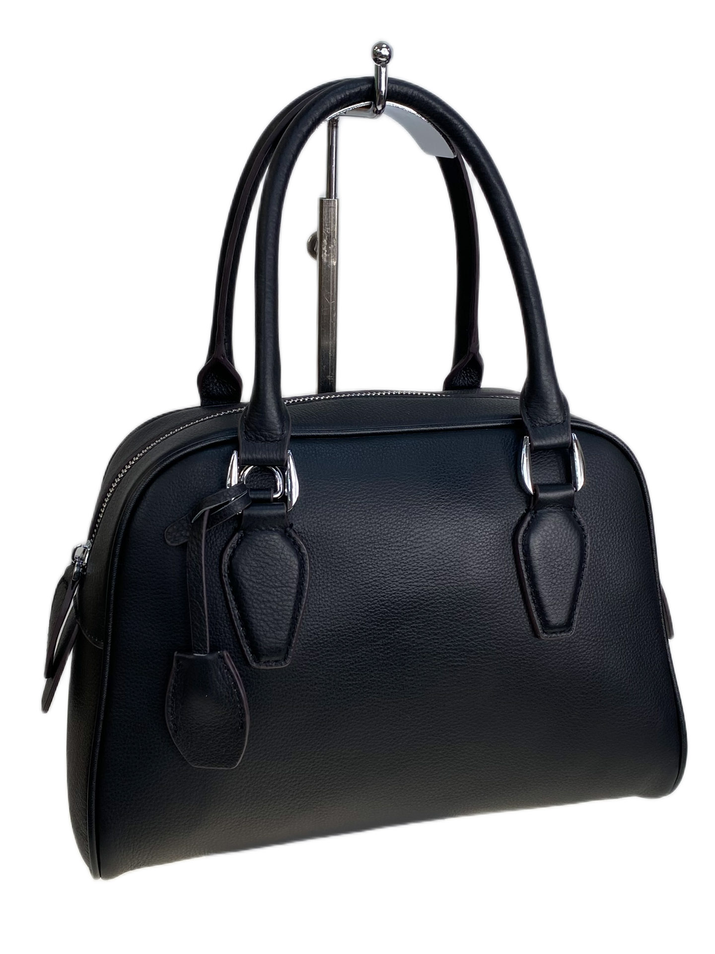 На фото 1 - Женская сумка из натуральной кожи, цвет  черный