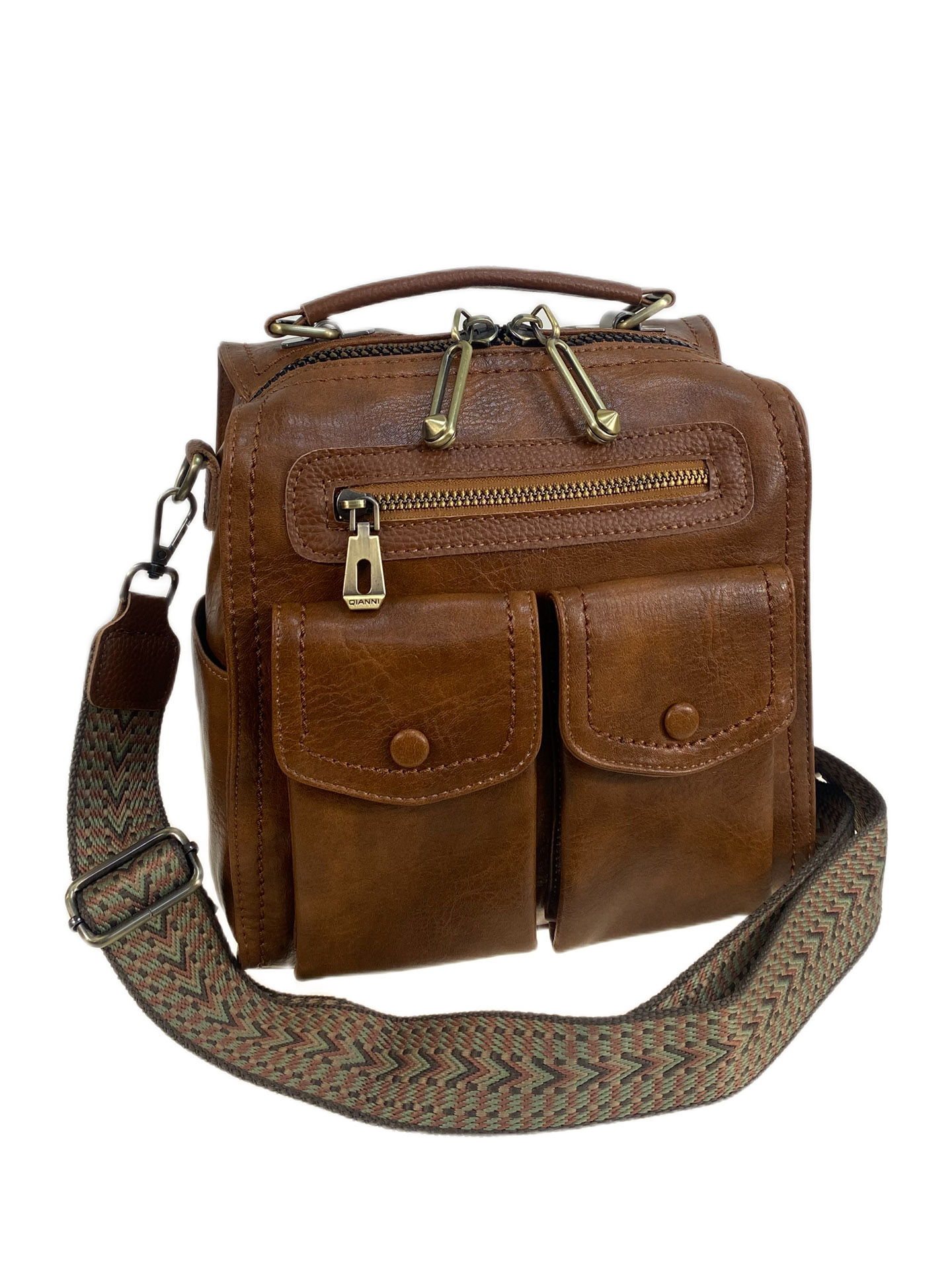 На фото 1 - Женская сумка - рюкзак из искусственной кожи, цвет шоколад