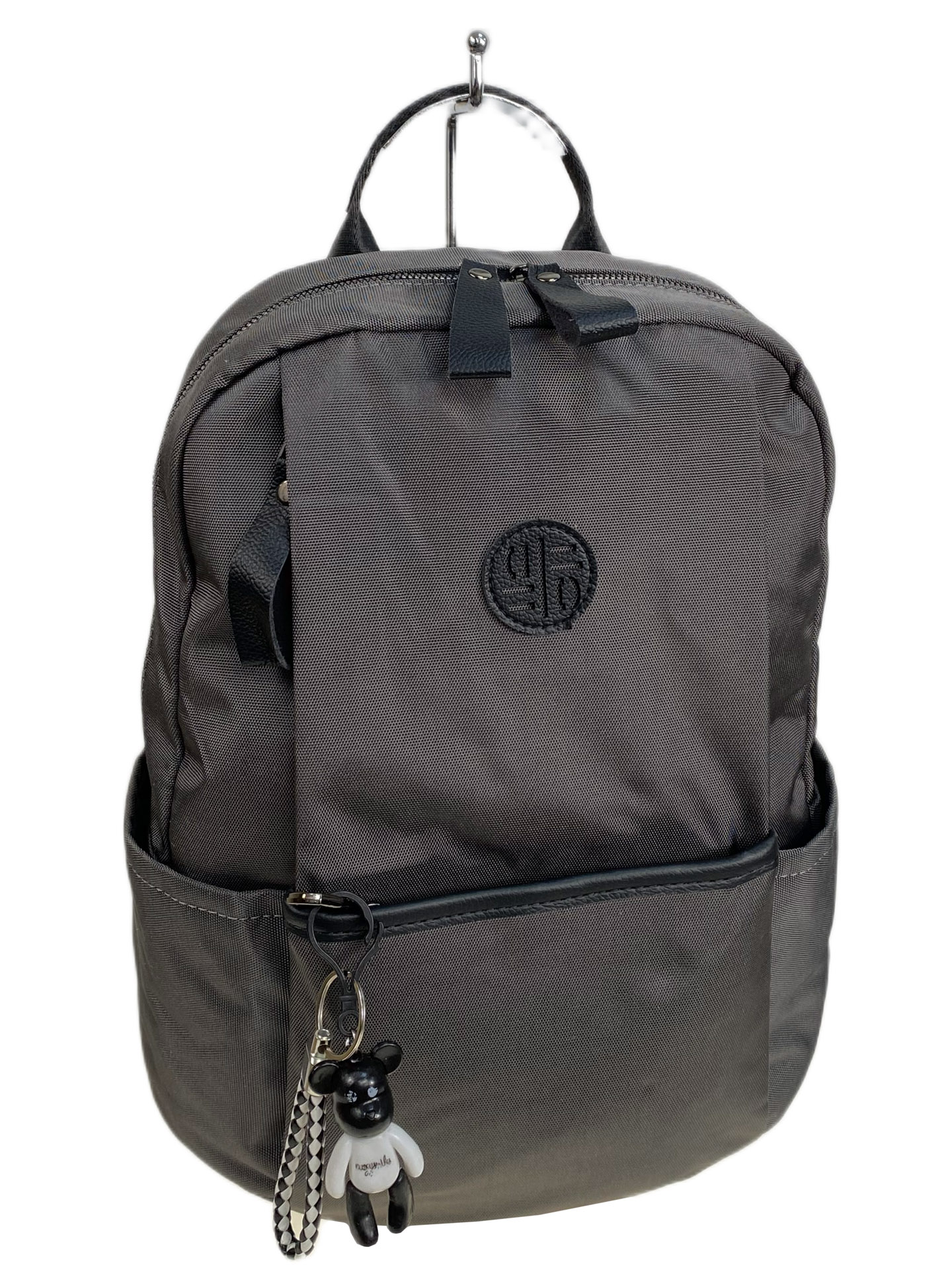 На фото 1 - Женский рюкзак из текстиля, цвет серый