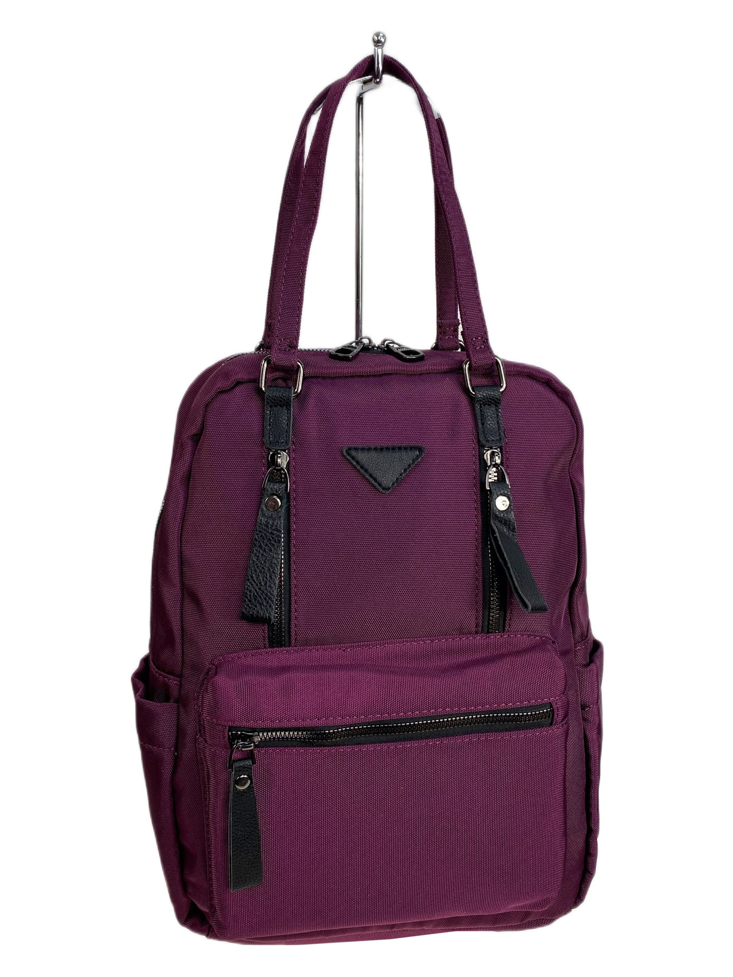 На фото 1 - Женская сумка - рюкзак из текстиля, цвет фиолетовый