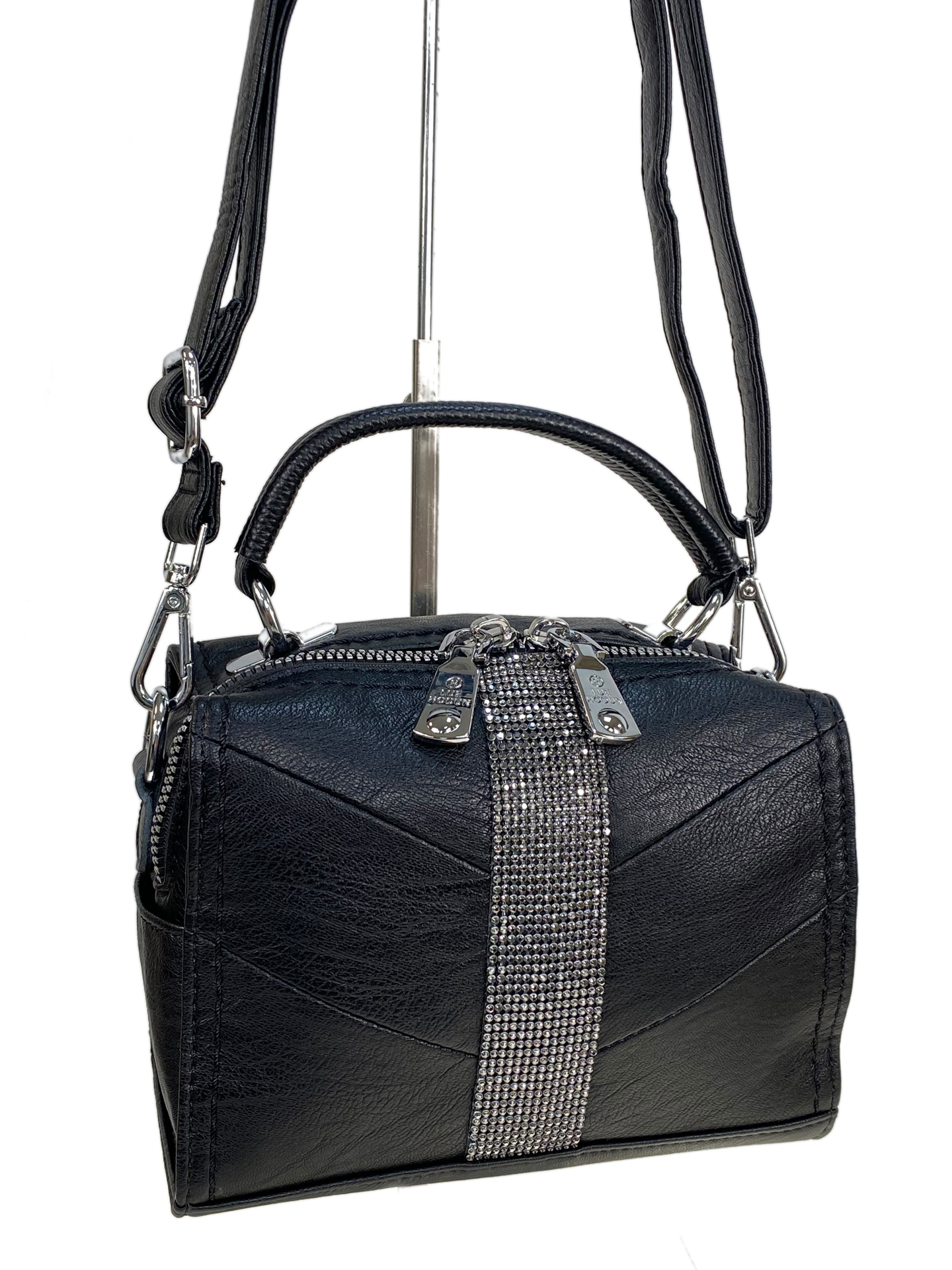 На фото 1 - Женская сумка из искусственной кожи, цвет черный