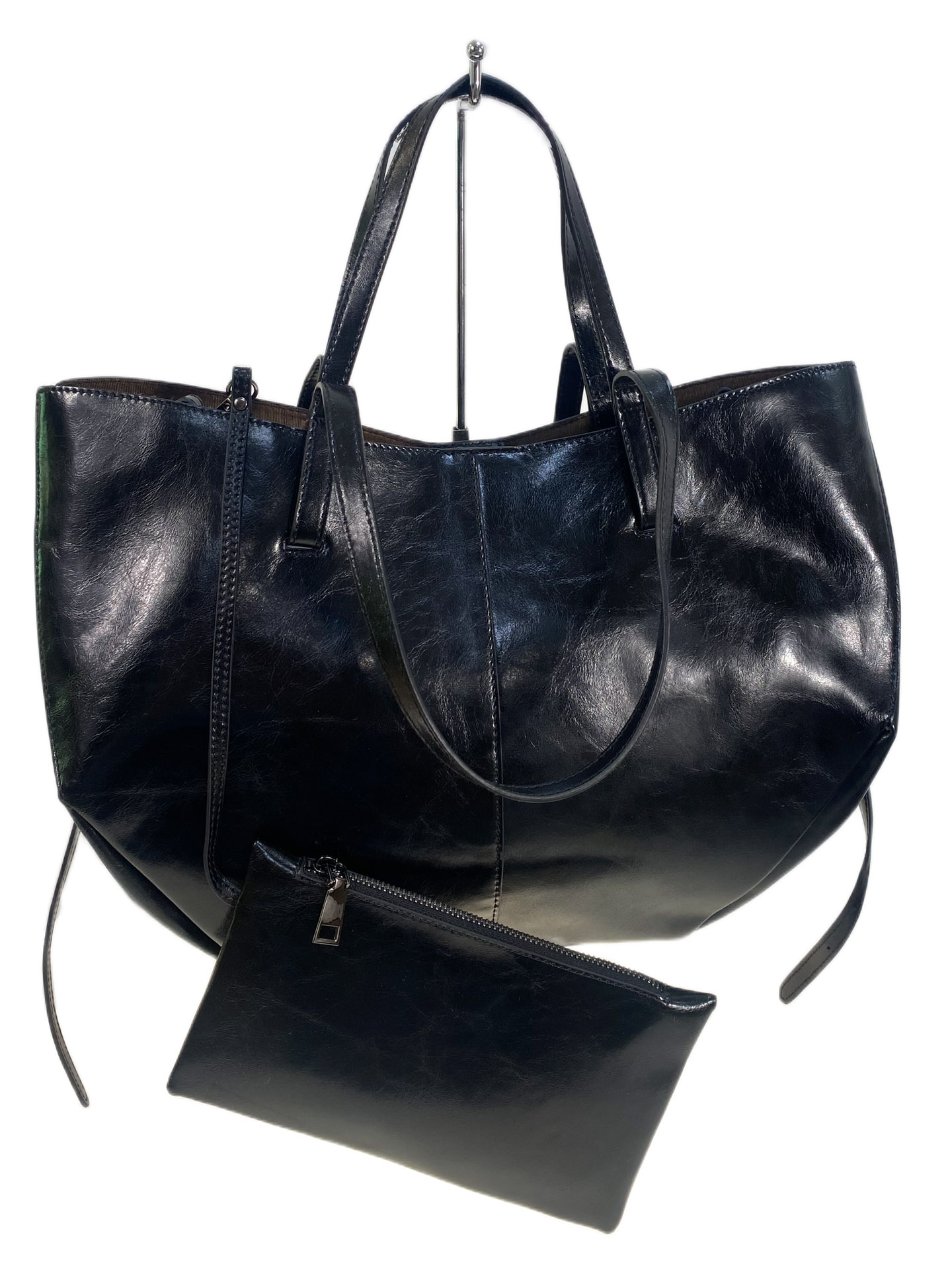 На фото 1 - Женская сумка из натуральной кожи, цвет черный