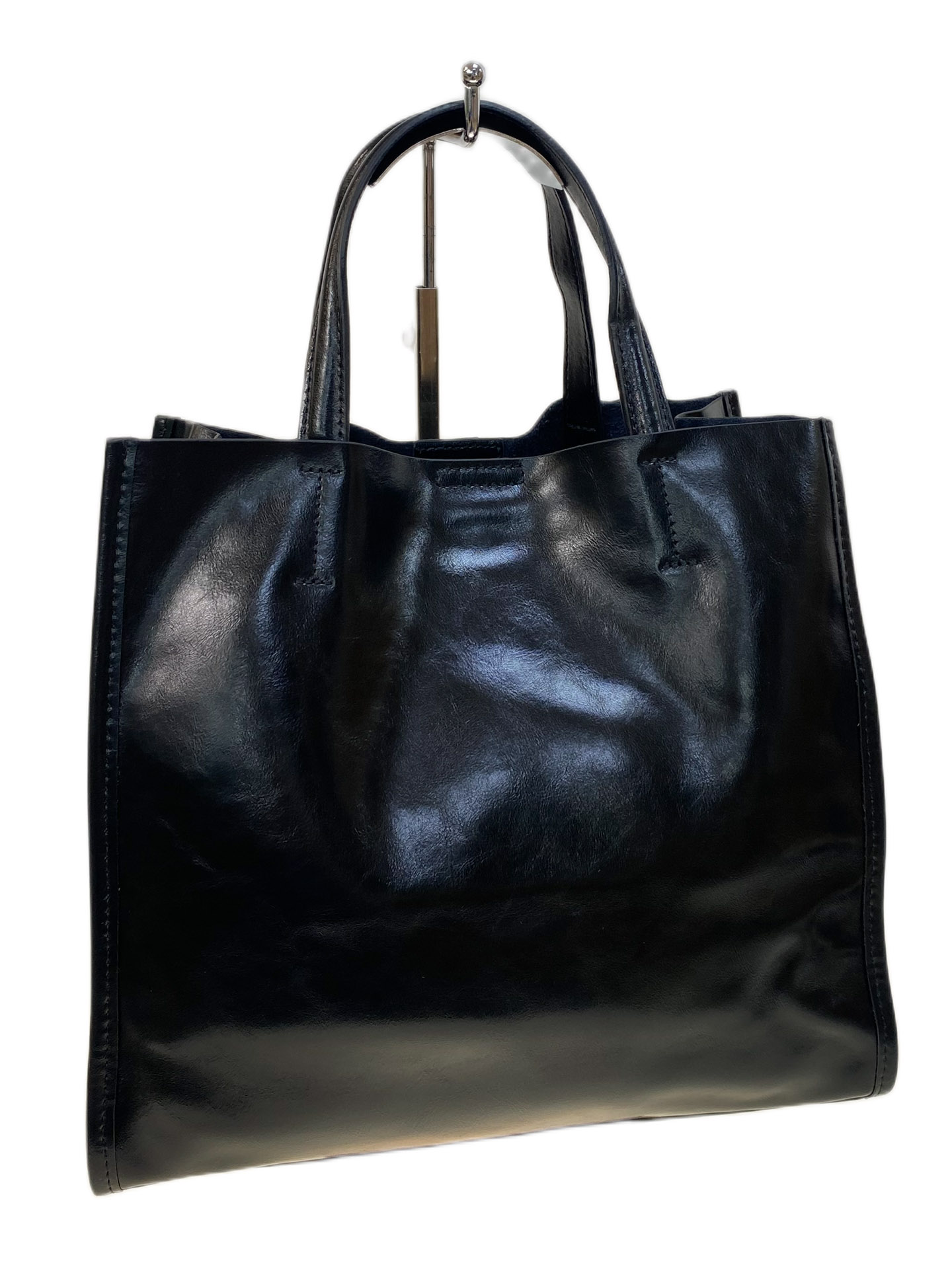 На фото 1 - Женская сумка из натуральной кожи, цвет  черный