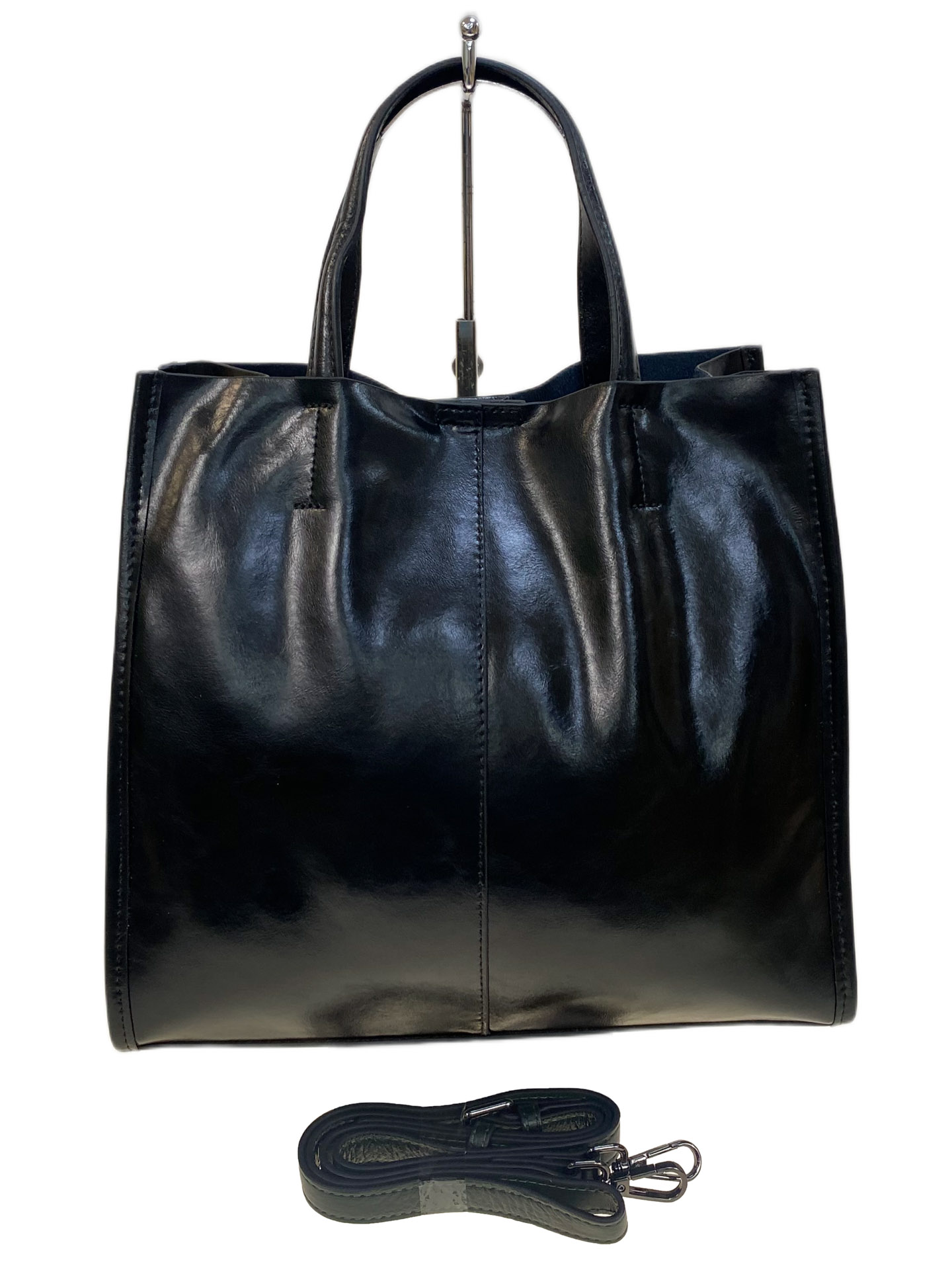 На фото 2 - Женская сумка из натуральной кожи, цвет  черный