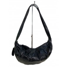 На фото 1 - Женская сумка из искусственной кожи, цвет черный