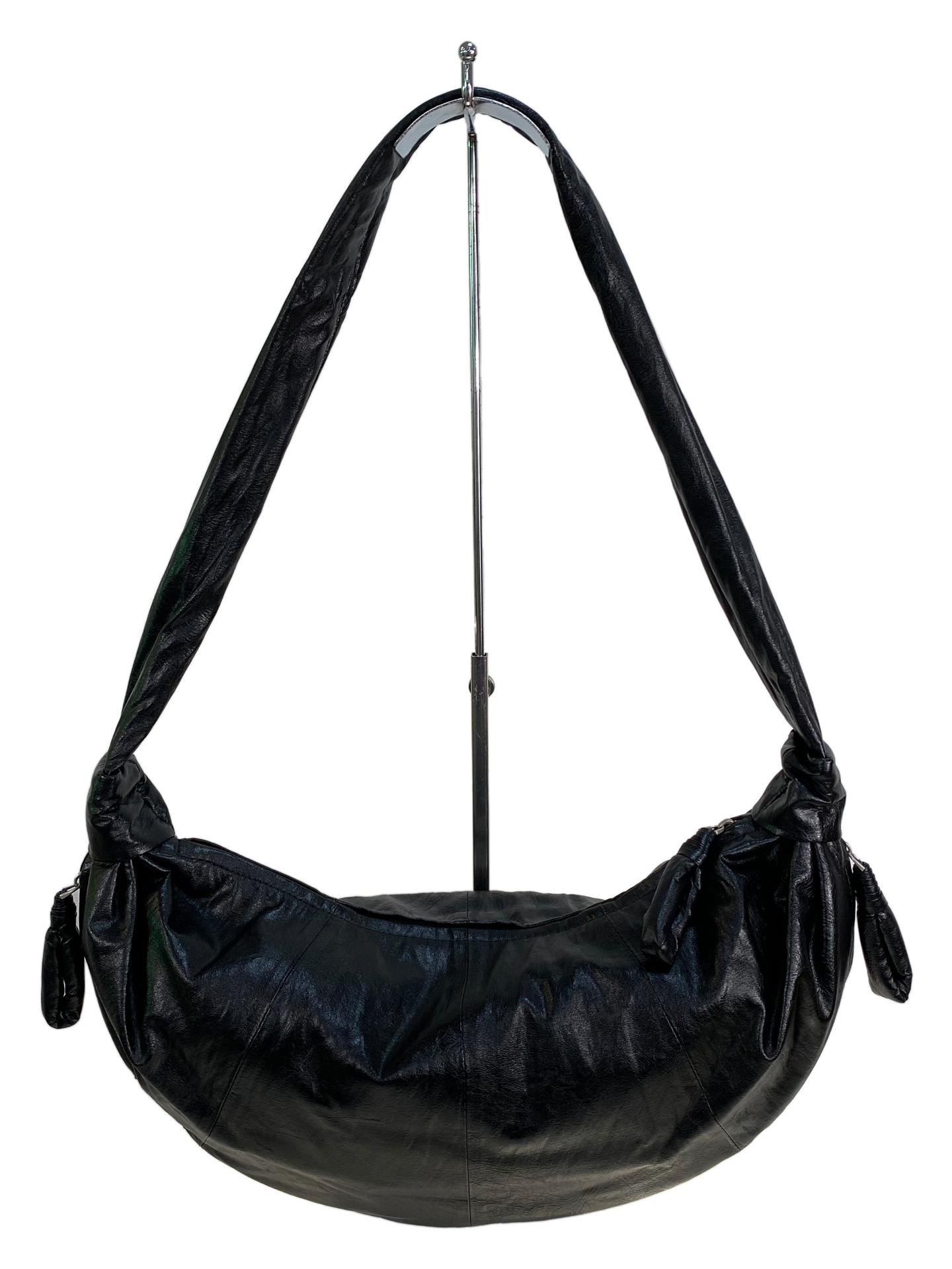 На фото 2 - Женская сумка из искусственной кожи, цвет черный