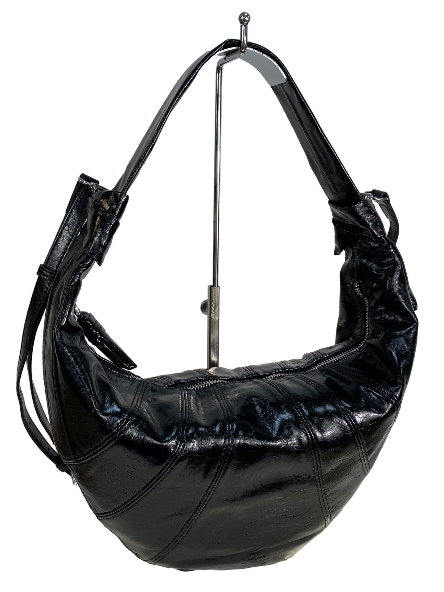 На фото 1 - Сумка хобо через плечо из искусственной кожи, цвет черный