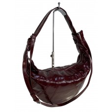 На фото 1 - Сумка хобо через плечо из искусственной кожи, цвет бордовый