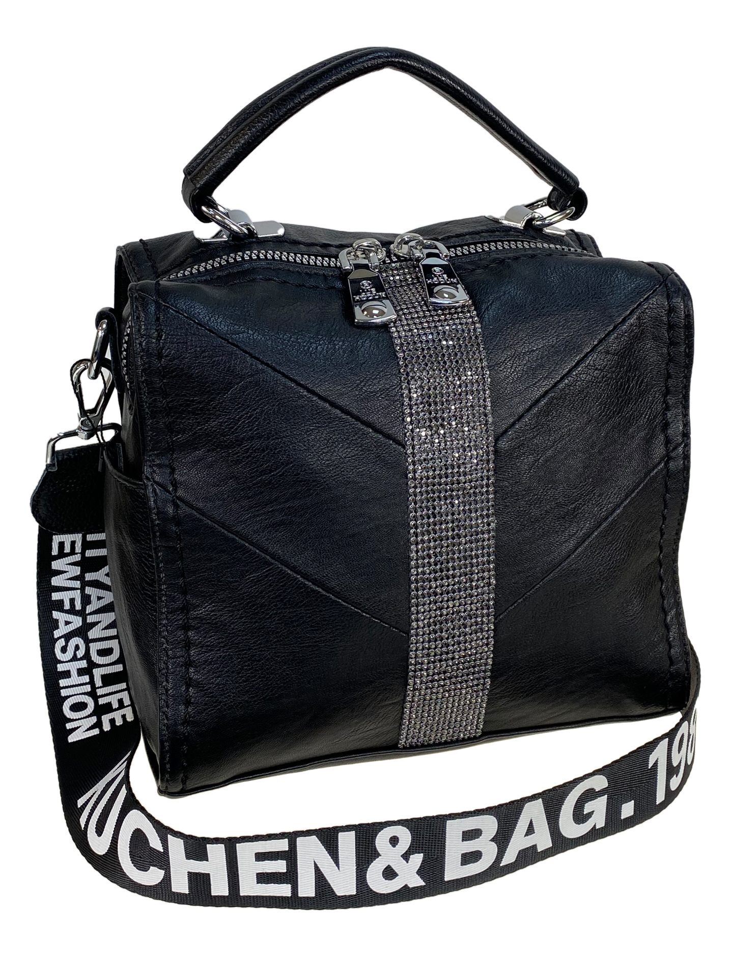 На фото 1 - Женская сумка - рюкзак из искусственной кожи, цвет черный