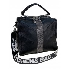 На фото 1 - Женская сумка - рюкзак из искусственной кожи, цвет черный