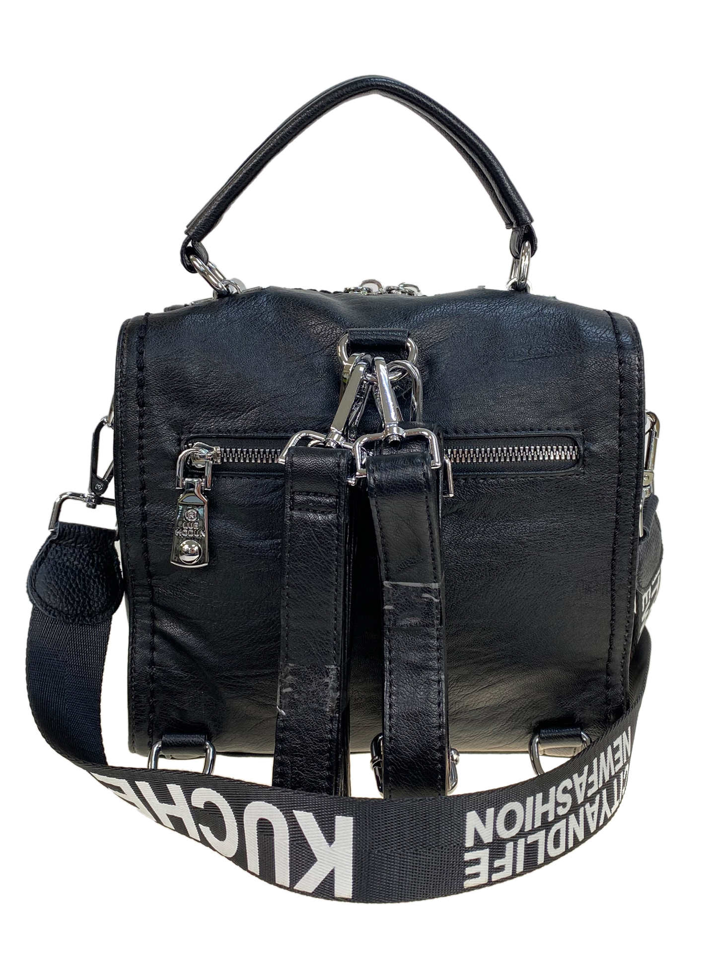 На фото 2 - Женская сумка - рюкзак из искусственной кожи, цвет черный