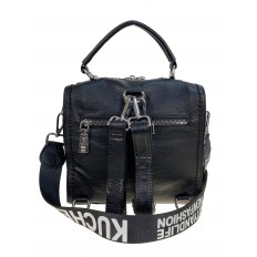 На фото 2 - Женская сумка - рюкзак из искусственной кожи, цвет черный