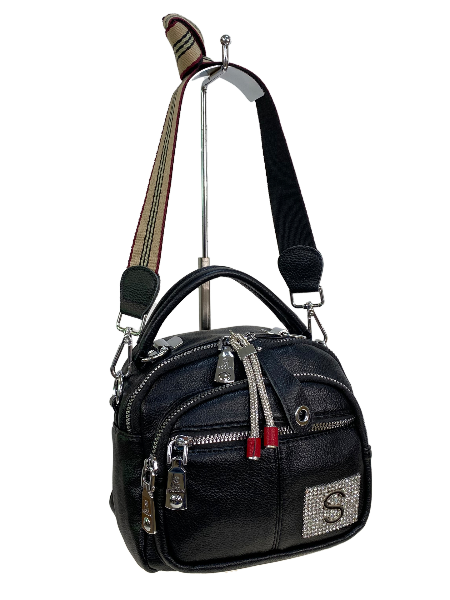 На фото 1 - Женская сумка-рюкзак из искусственной кожи, цвет черный