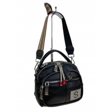 На фото 1 - Женская сумка-рюкзак из искусственной кожи, цвет черный