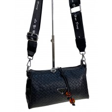 На фото 1 - Женская сумка из искусственной кожи, цвет черный