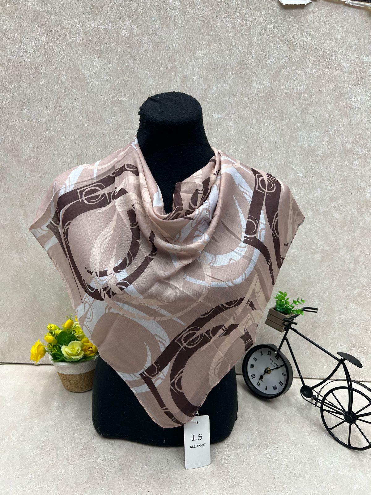 На фото 1 - Платок из хлопка мультицвет