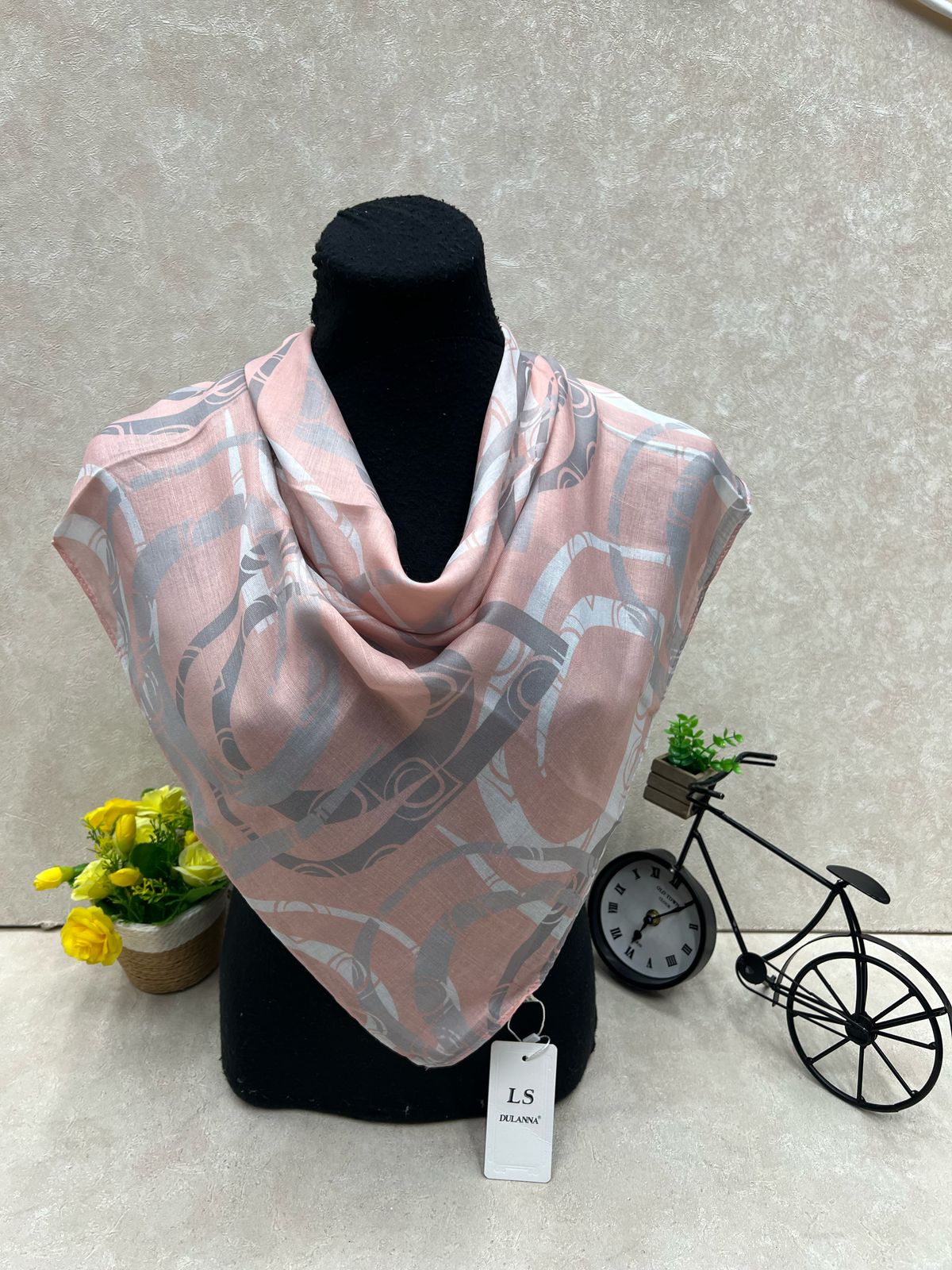 На фото 1 - Платок из хлопка мультицвет