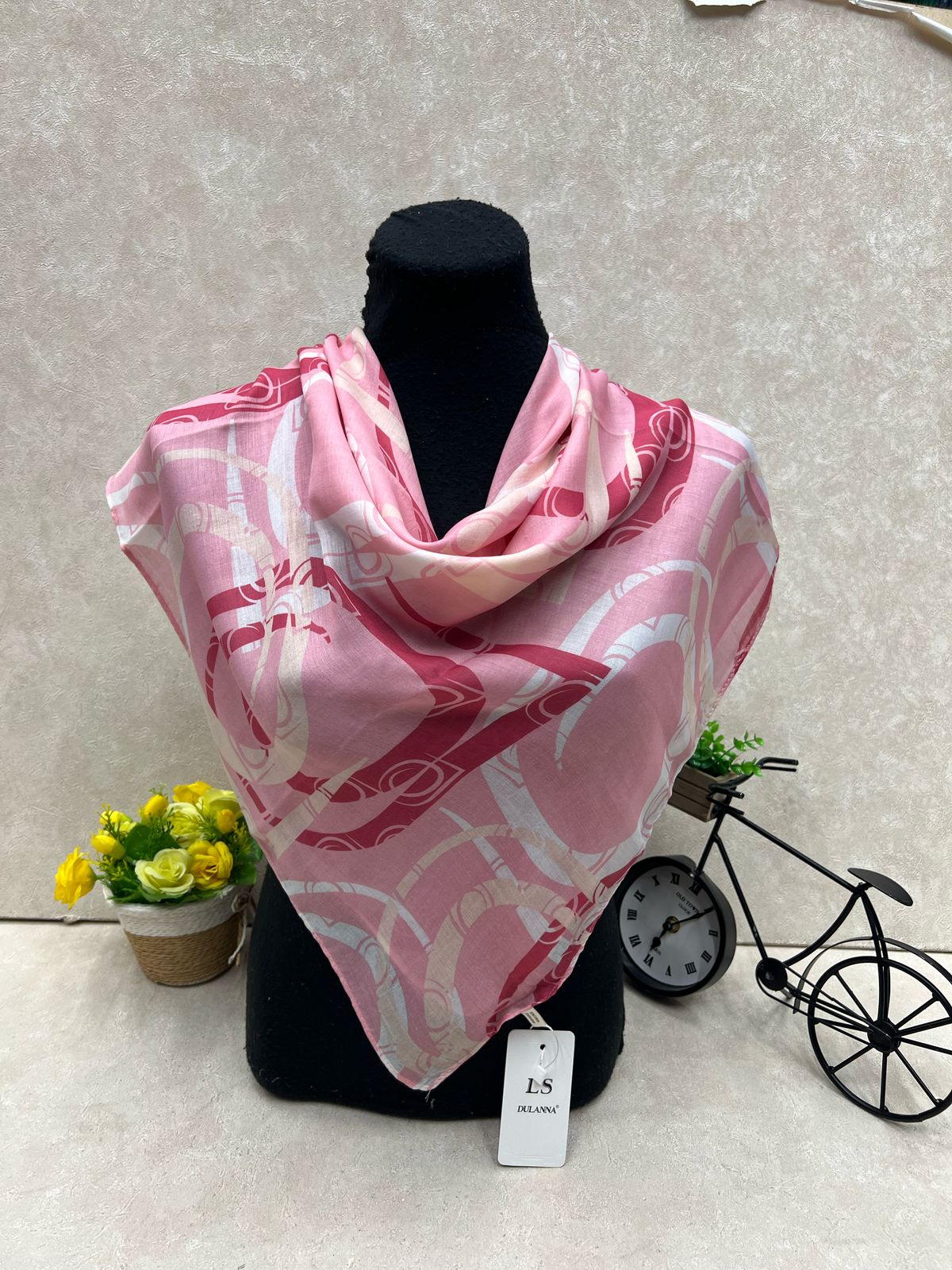 На фото 1 - Платок из хлопка мультицвет