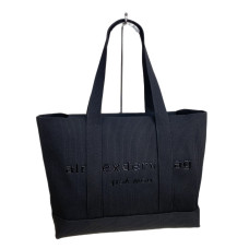 На фото 1 - Женская сумка из текстиля, цвет черный