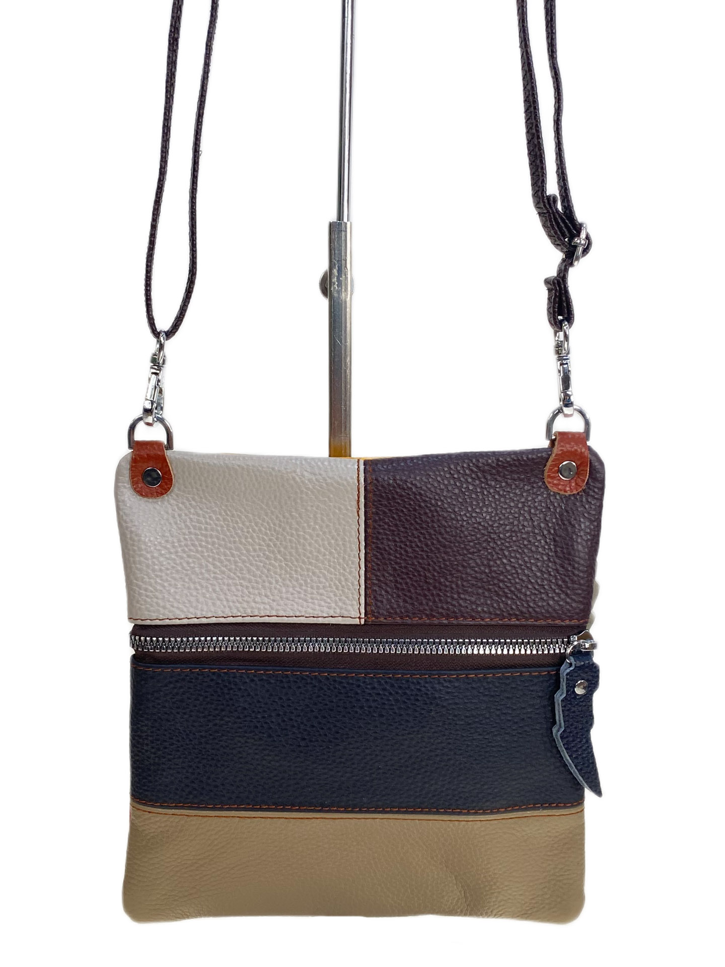 На фото 2 - Женская сумка из натуральной кожи мультицвет