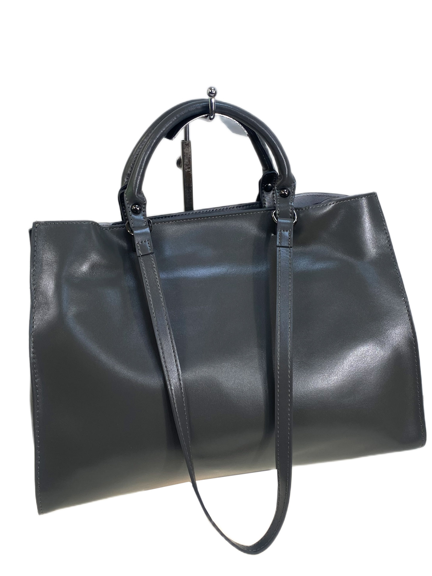 На фото 1 - Женская сумка из натуральной кожи, цвет серый