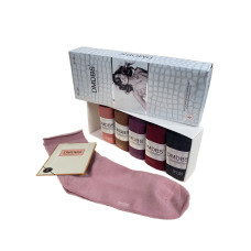 На фото 1 - Набор женских носков в коробке 